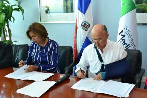 Medio Ambiente e Instituciones Educativas Privadas firman acuerdo para promover la educación en materia ambiental