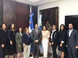 AINEP sostiene reunión con el Ministro de Educación Arq. Andrés Navarro.