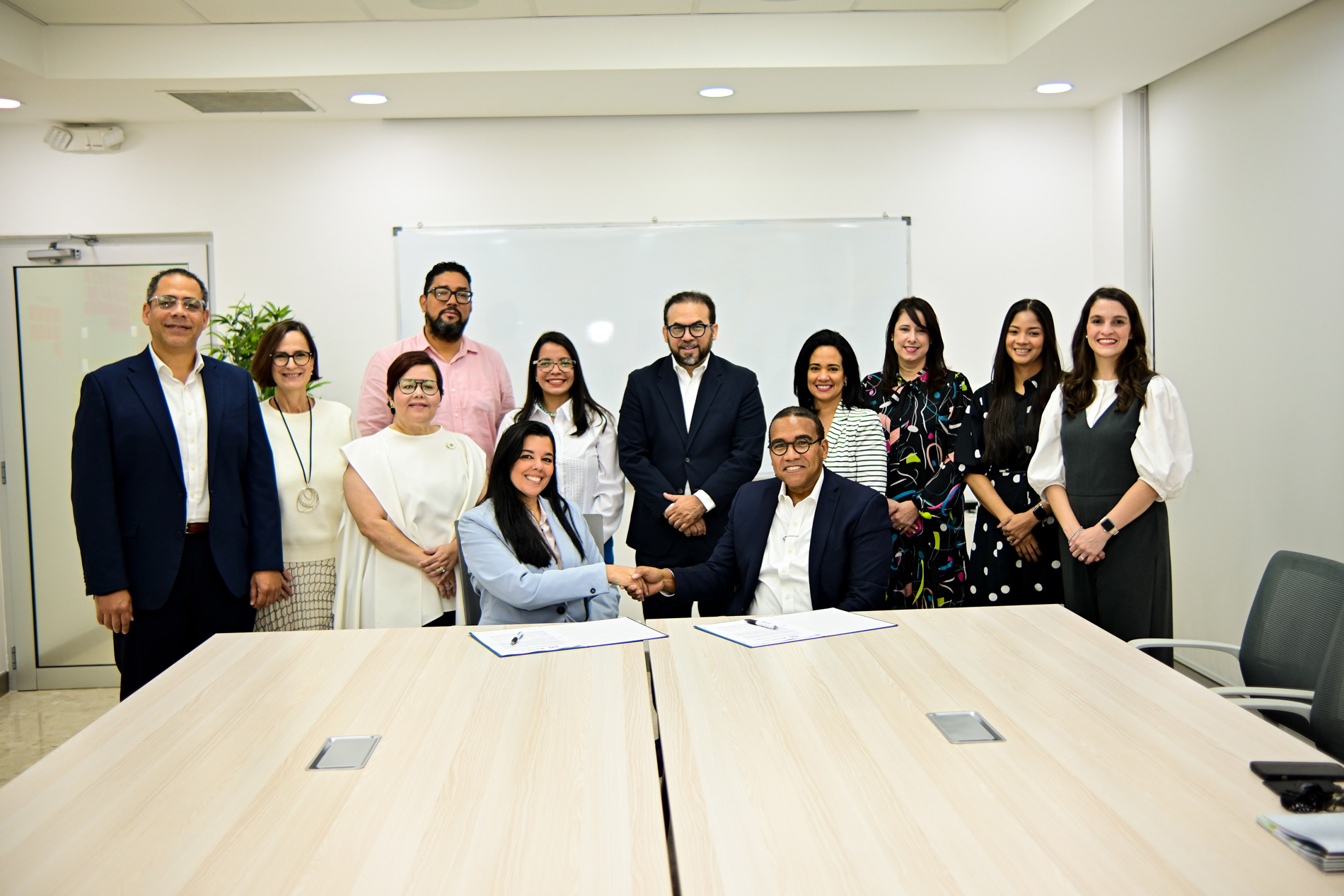 Instituto 512 y AINEP unen capacidades para fortalecer el sistema educativo dominicano