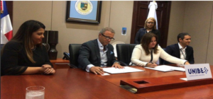 FIRMA DE CONVENIO AINEP Y UNIBE